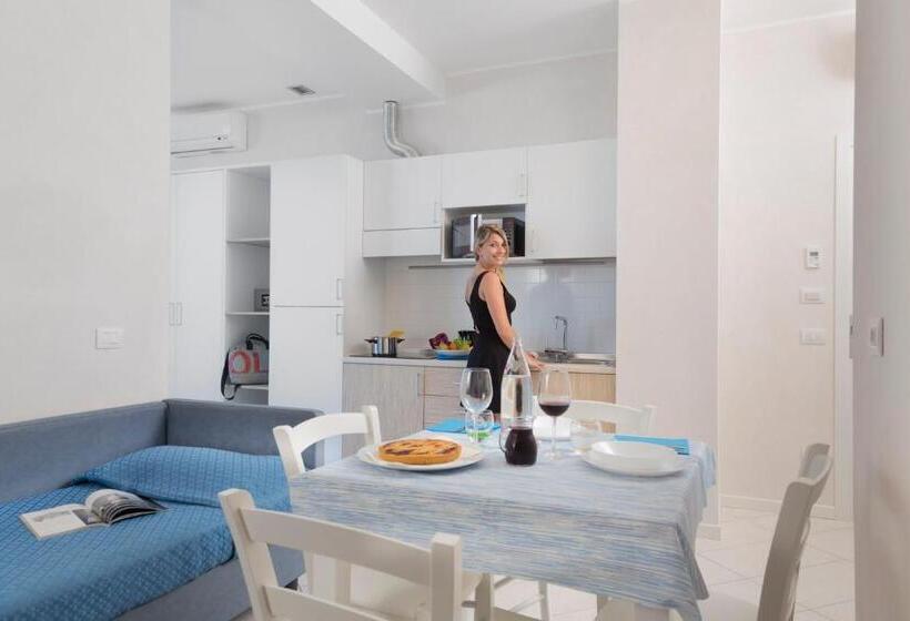 آپارتمان 2 خوابه با چشم‌انداز دریا, White Suite & Apartments