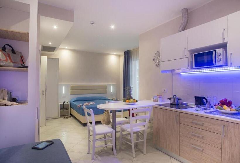 استودیوی استاندارد, White Suite & Apartments