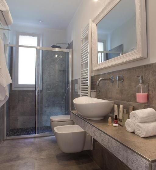 סטודיו סטנדרט עם נוף צדדי לים, White Suite & Apartments