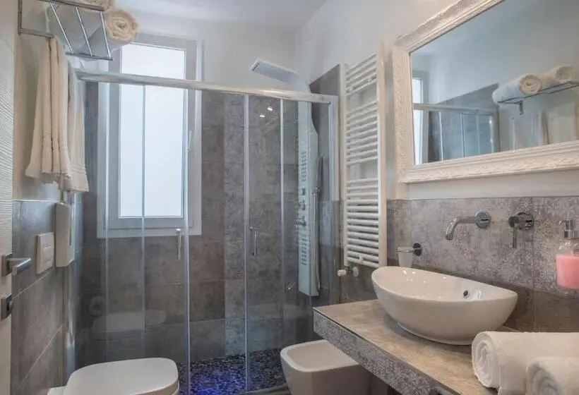 استودیو استاندارد با چشمانداز دریا, White Suite & Apartments
