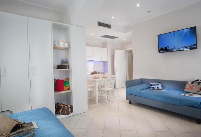 استودیو استاندارد با چشم‌انداز دریا, White Suite & Apartments