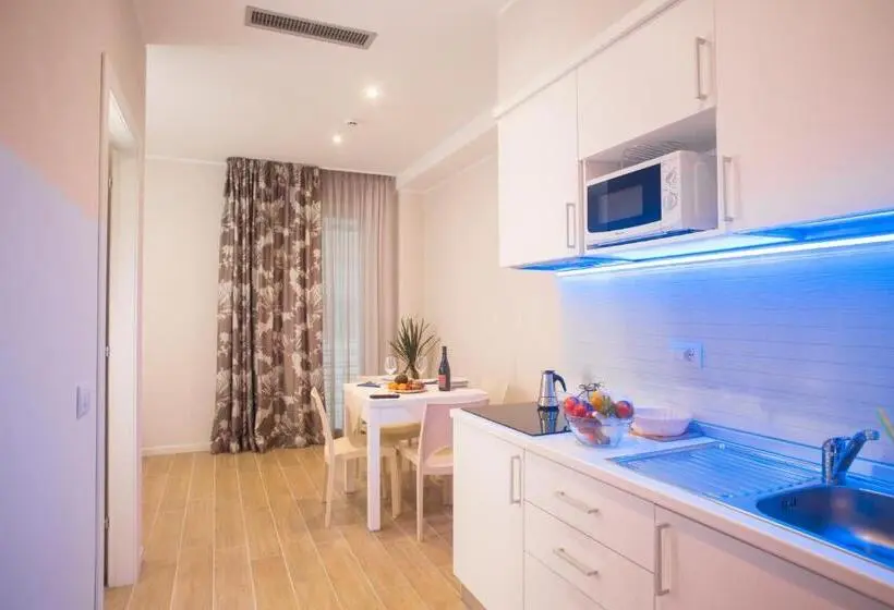 آپارتمان 1 خوابه با چشمانداز جانبی دریا, White Suite & Apartments
