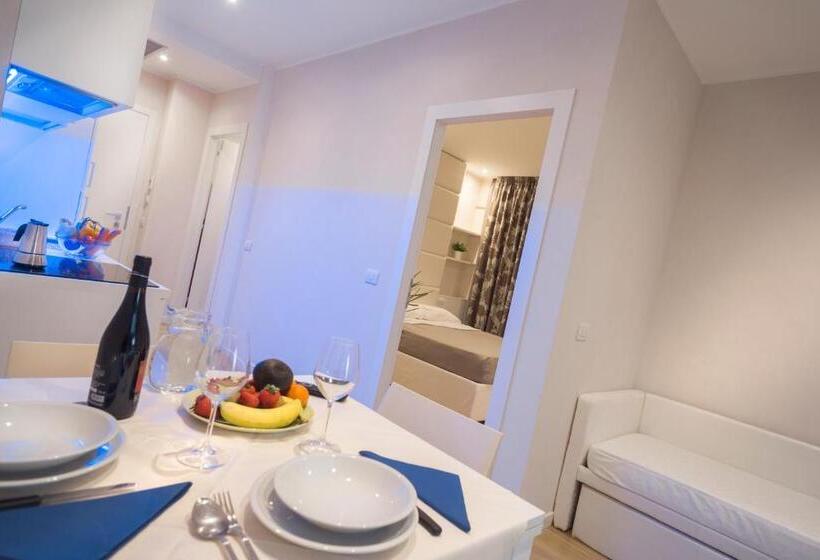 דירה בת חדר שינה 1 צדדית נוף לים, White Suite & Apartments