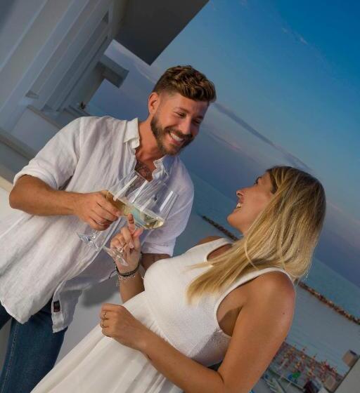 آپارتمان 1 خوابه با چشم‌انداز جانبی دریا, White Suite & Apartments