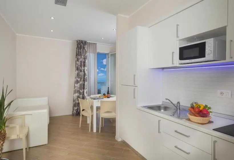 آپارتمان 1 خوابه با چشمانداز دریا, White Suite & Apartments