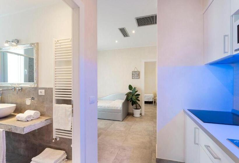 דירת 2 חדרים נוף לים, White Suite & Apartments