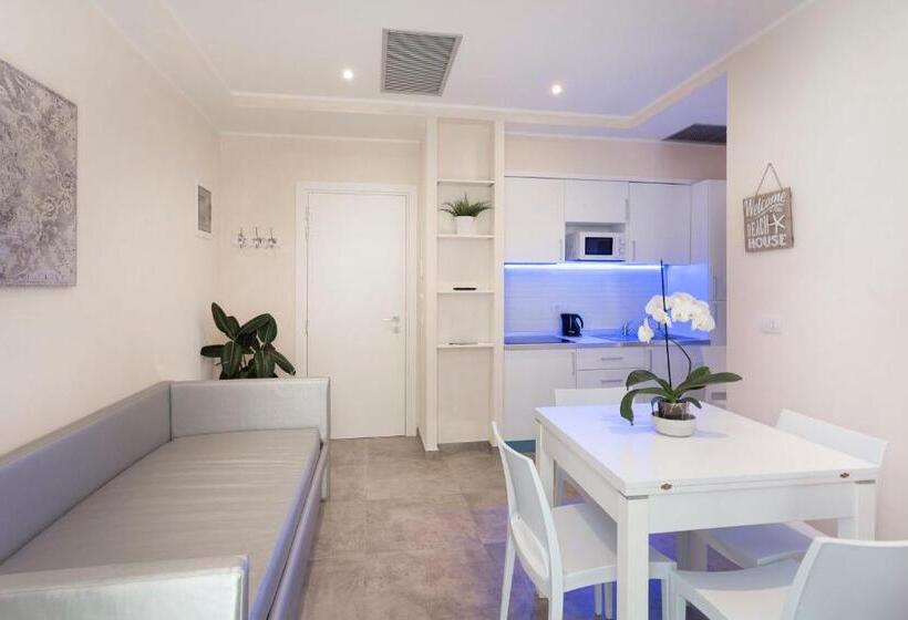 آپارتمان 2 خوابه با چشم‌انداز دریا, White Suite & Apartments