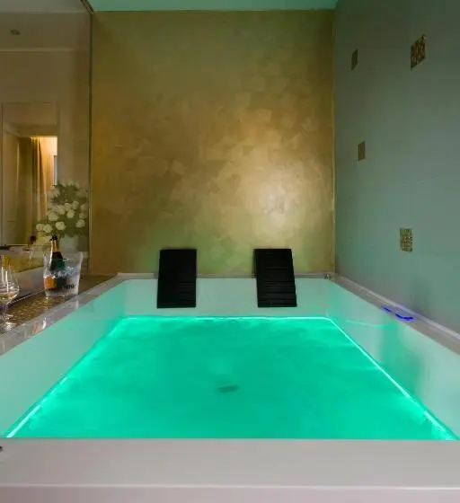 1 Bedroom Penthouse Apartment, White Suite & Apartments