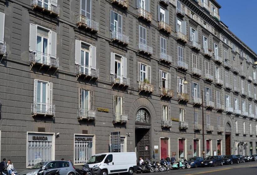 اتاق استاندارد با بالکن و چشم‌انداز دریا, I Giardini Del Re