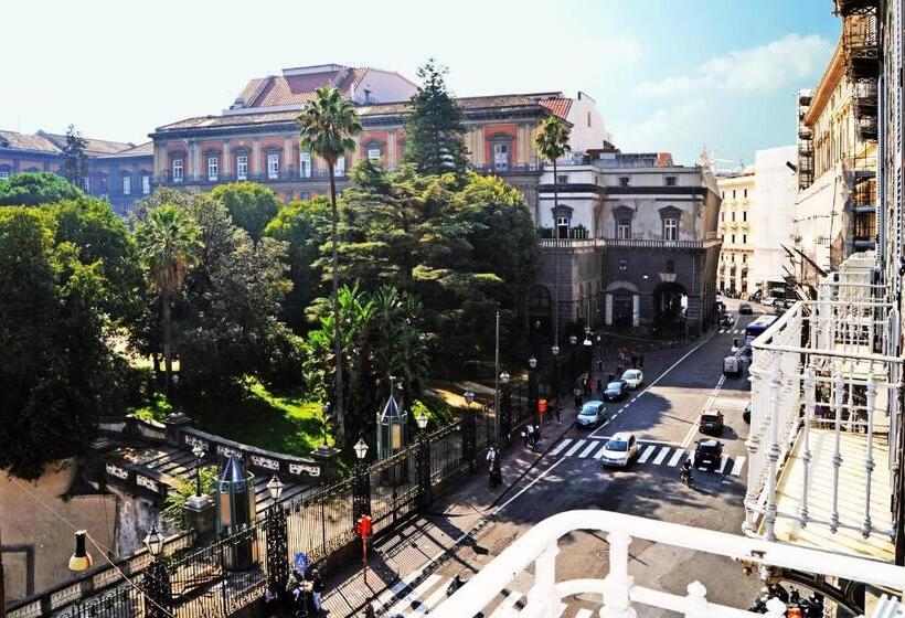 اتاق استاندارد با بالکن و چشم‌انداز دریا, I Giardini Del Re