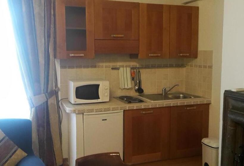 استودیوی استاندارد, Residence Casale Mostacciano