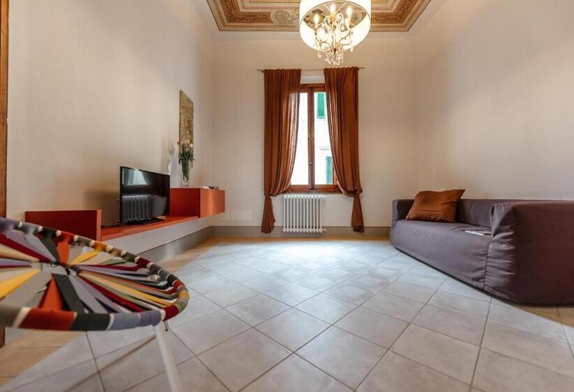 דירת שני חדרים, Residenza Cavour