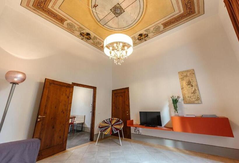 דירת שני חדרים, Residenza Cavour