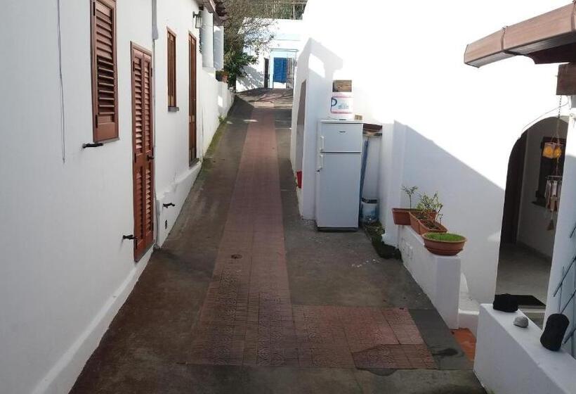 エコノミールーム, Case La Pergola