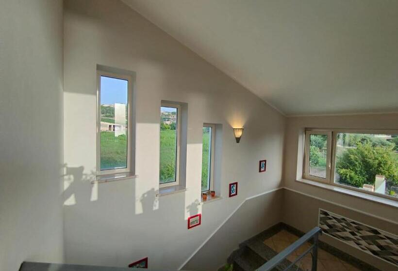 스탠다드 발코니 스튜디오, Gullo Capo Vaticano