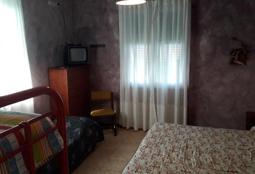 חדר משפחתי נוף לגינה, La Casa Rosa