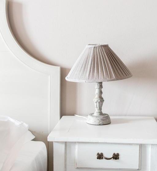 غرفة قياسية مزوَّدة بشُرفة, Vincafè