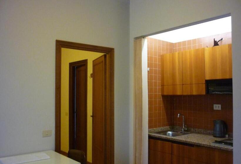 דירת חדר בקומת קרקע, Eur Nir Residence