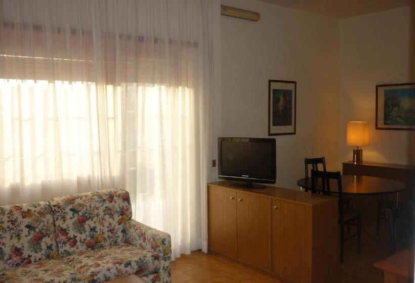 آپارتمان 1 خوابه با تراس, Eur Nir Residence
