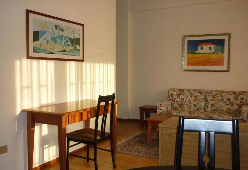 דירת חדר עם טרסה, Eur Nir Residence