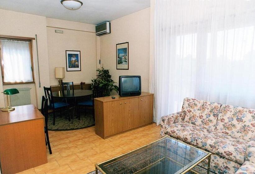 آپارتمان 1 خوابه با تراس, Eur Nir Residence