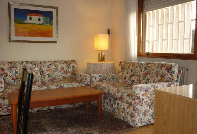 آپارتمان 2 خوابه با تراس, Eur Nir Residence