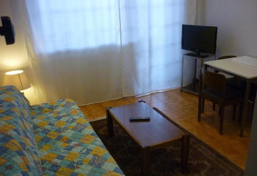 דירת חדר בקומת קרקע, Eur Nir Residence