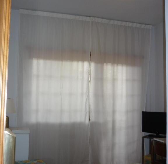 דירת חדר בקומת קרקע, Eur Nir Residence