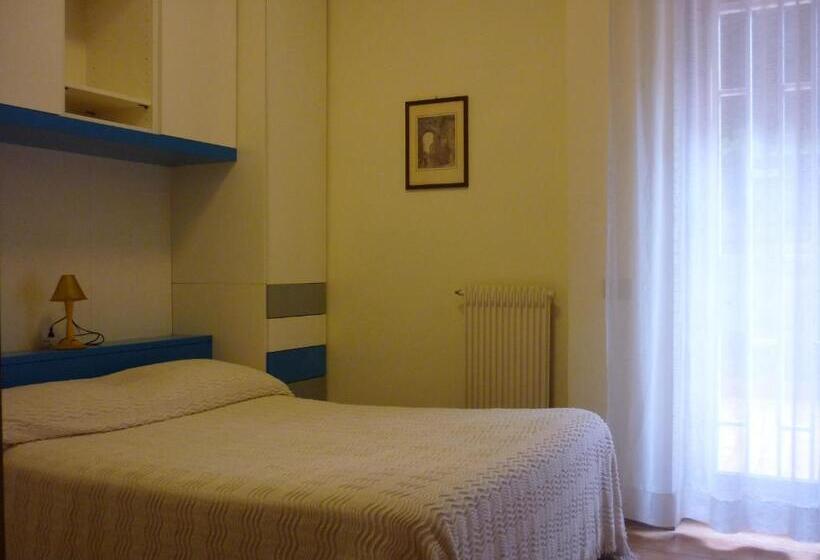 דירת חדר בקומת קרקע, Eur Nir Residence