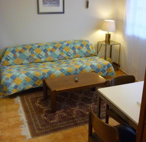 آپارتمان 1 خوابه همکف, Eur Nir Residence