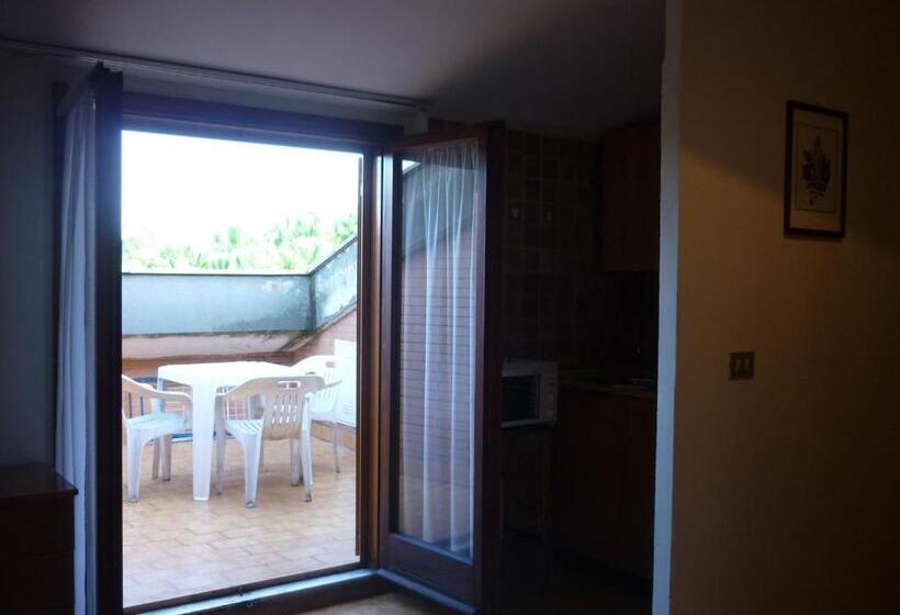 استودیو استاندارد با تراس, Eur Nir Residence