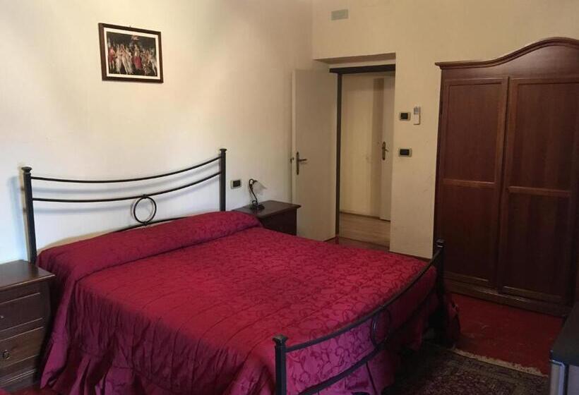 חדר סטנדרט לשלושה עם טרסה, Agriturismo Il Casale