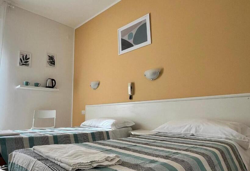 غرفة قياسية حمام مشترك, Parini