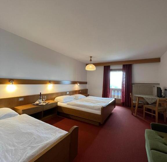 Трехместный Номер Стандарт с Балконом, Rifugio Frara