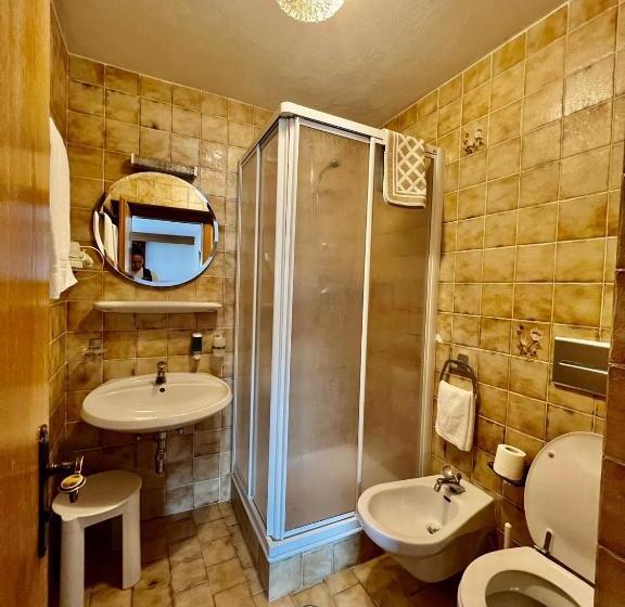 Четырехместный Номер Стандарт с Балконом, Rifugio Frara