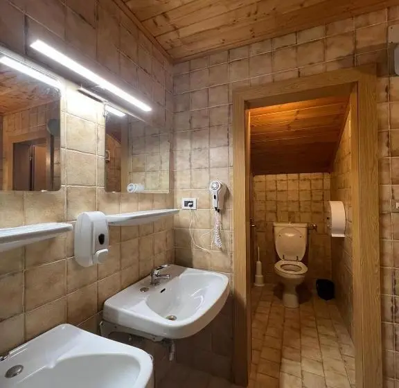 تختخواب در اتاق مشترک, Rifugio Frara