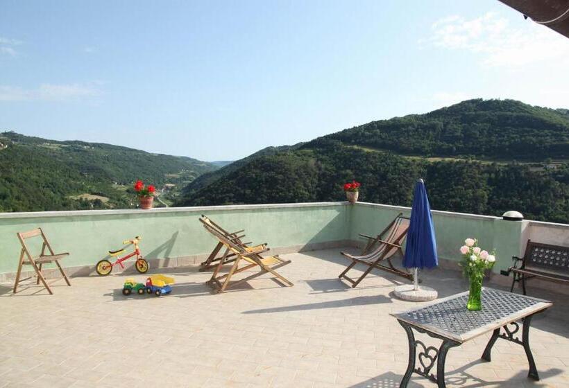 شقة غرفة واحدة مزودة بتراس, Agriturismo Gallo