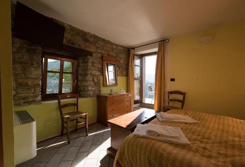 غرفة قياسية ثلاثية مزودة بشرفة, Agriturismo Gallo