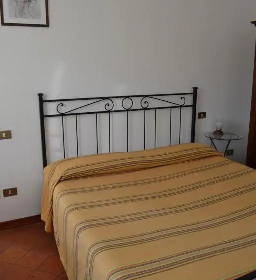 Camera Tripla Standard, Corte Prata