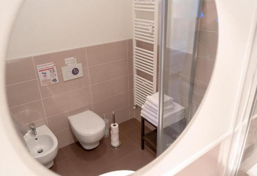 اتاق استاندارد سه تخته با بالکن, Daydreaming House