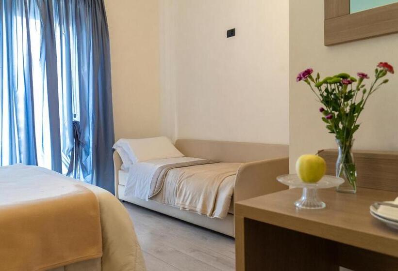 اتاق استاندارد سه تخته با بالکن, Daydreaming House