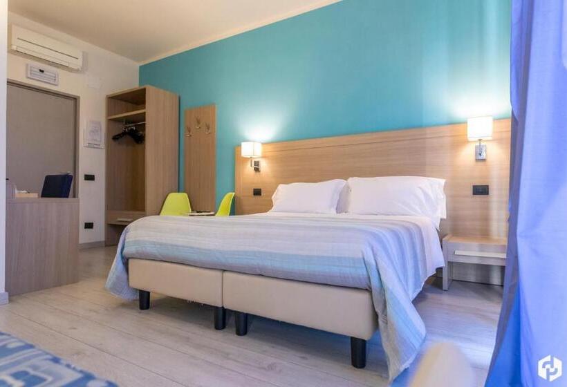 اتاق استاندارد سه تخته با بالکن, Daydreaming House