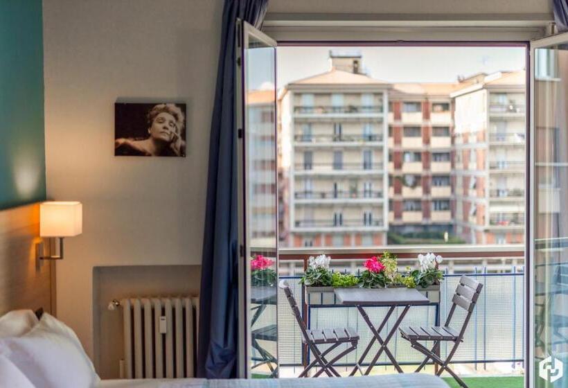 اتاق استاندارد سه تخته با بالکن, Daydreaming House