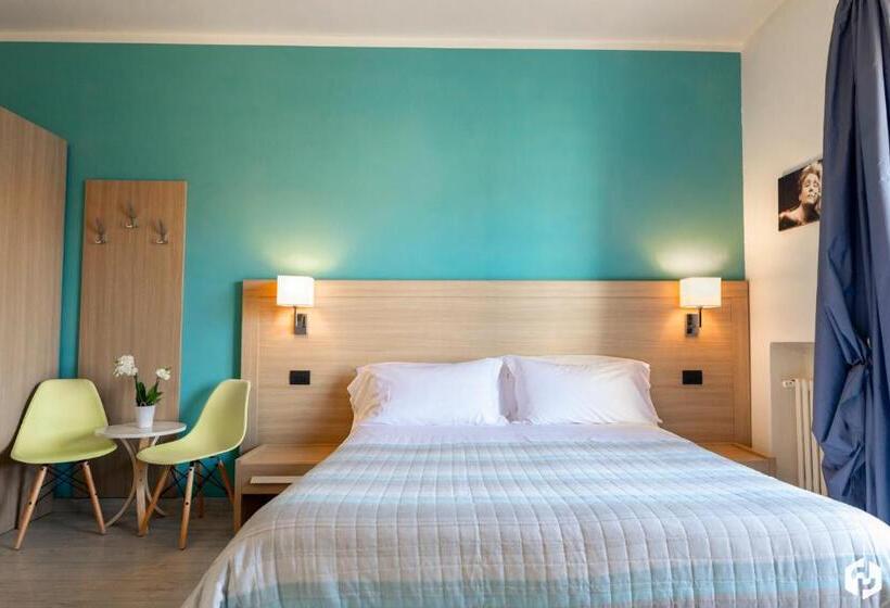 اتاق استاندارد سه تخته با بالکن, Daydreaming House