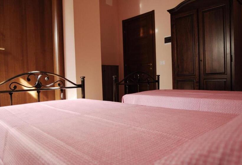 标准间, La Staccionata