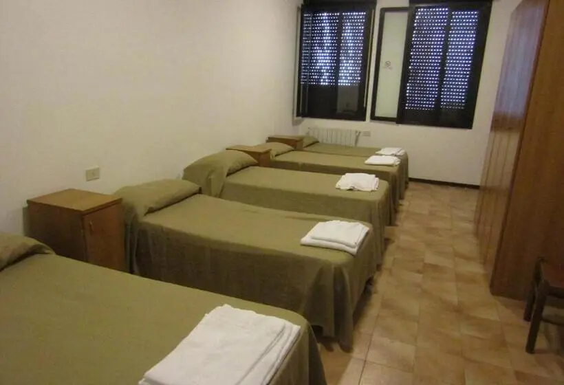 スタンダード5人部屋, Monastero San Vincenzo   Casa Per Ferie