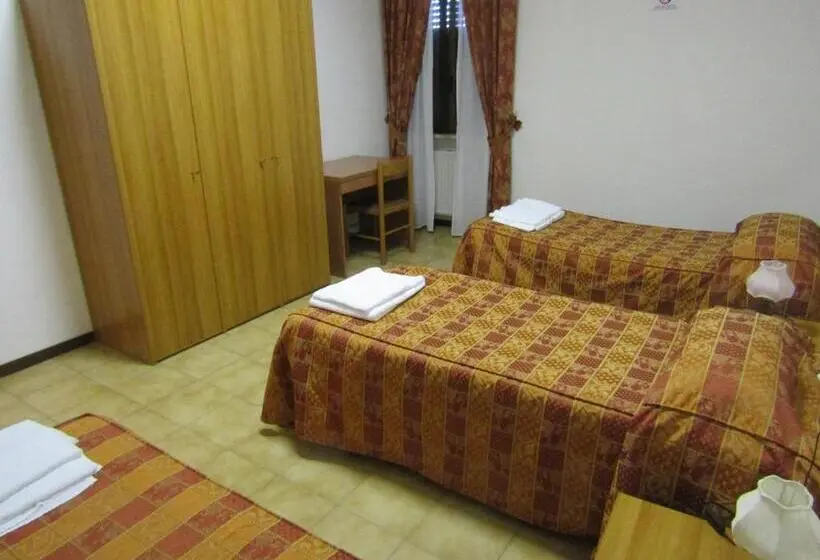 スタンダード４人部屋, Monastero San Vincenzo   Casa Per Ferie