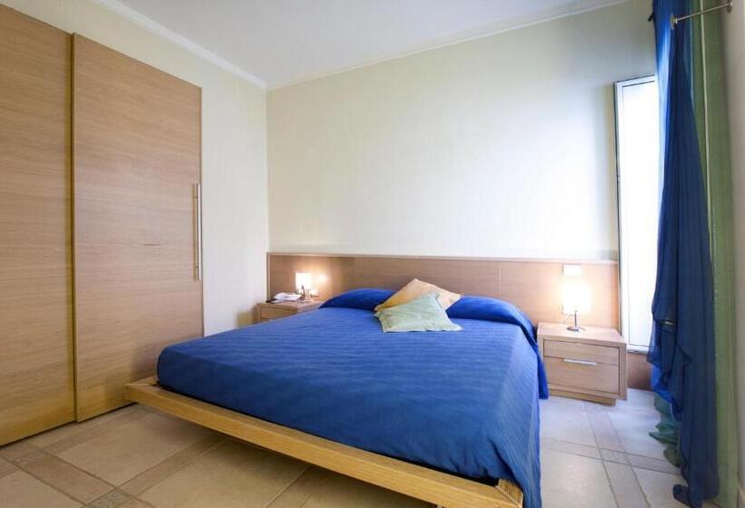 带有一个卧室和海景的高级公寓, Posidonia Residence