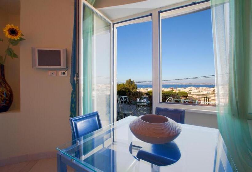 带1个卧室的带海景的公寓, Posidonia Residence