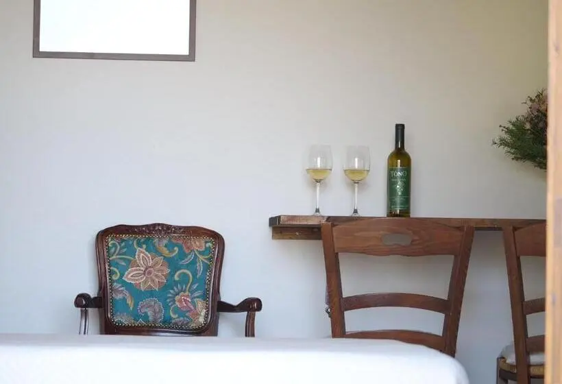Standard-huone Puutarhanäkymä, Agriturismo Montegonfoli